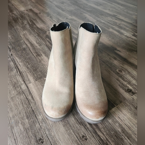 Sorel Joan Of Arctic Leather Wedge Zip Tan Ankle Booties with Chunky Sole - Picture 2 of 7